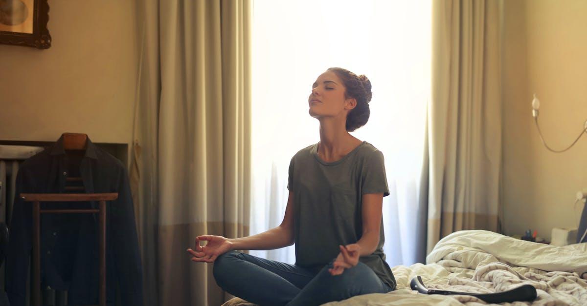 Intégrer la méditation au travail pour réduire le stress